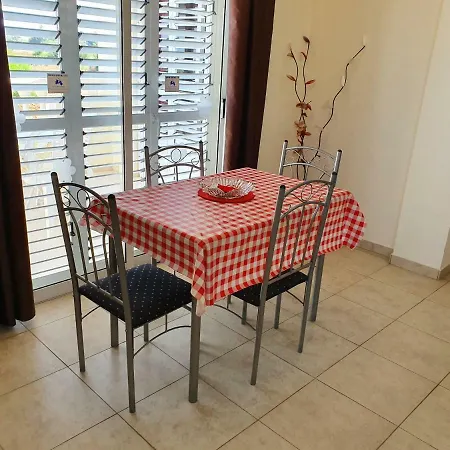 Virginia * Paralimni